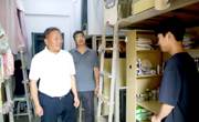 学院党委书记方文龙深入联系班级宿舍开展慰问活动